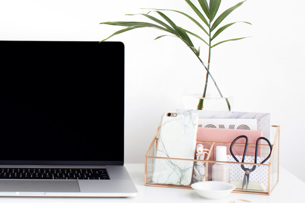 what to put above the fold on your website